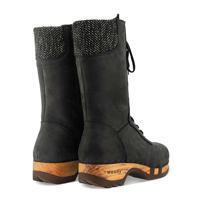 Ramona von woody Schuhe. Damen Stiefel mit hohem Schaft bestellen. Holzclog Stiefel. Holzstiefel. Stiefel für Damen handgemacht. Handgemachte Stiefel kaufen., farbe: nero (schwarz)Ramona von woody Schuhe. Damen Stiefel mit hohem Schaft bestellen. Holzclog Stiefel. Holzstiefel. Stiefel für Damen handgemacht. Handgemachte Stiefel kaufen., farbe: nero (schwarz)