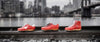 rote-sneakers-woody-new-york-hintergrund