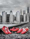 rote-sneakers-woody-new-york-hintergrund