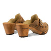 silvana, clog mit stick hirsche streumuster für damen, biegsame nachhaltige holzsohle mit absatz, farbe: tabacco (braun) mit stick, holzclogs woody, woody schuhe, woody shoes, handgemachte holzschuhe aus österreich, kärnten