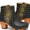 clogs damen tanja woody holzschuhe. tanya ankle boots gefüttert, damenstiefel, stiefel, damenclogs mit flexibler, biegsamer holzsohle. holzclogs, clogs damen knöchel stiefel, damen clogs mit fussbett. ankleboots holz schuhe, holzclog, holzschuhe kaufen, farbe: schwarz - cocco gold