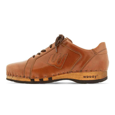 wayne, sneakers clogs herren mit biegsamer nachhaltiger holzsohle, holzclogs woody, woody schuhe, woody shoes, handgemachte holzschuhe aus österreich, kärnten, der bestseller, farbe: cognac (braun)