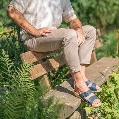 max, pantoletten clogs herren mit biegsamer nachhaltiger holzsohle, der bestseller, farbe: avion-blau, holzclogs woody, woody schuhe, woody shoes, handgemachte holzschuhe aus österreich, kärnten