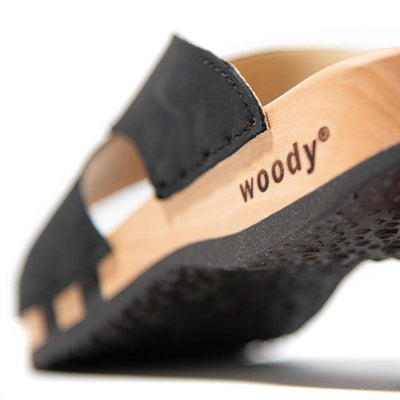 modell-mila-farbe: nero_clogs pantoletten damen mit biegsamer nachhaltiger weidenholzsohle, holzclogs woody, woody schuhe, woody shoes, handgemachte holzschuhe aus österreich, kärnten